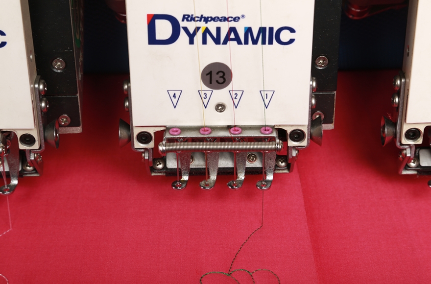 富怡多色單幅電腦絎繡機