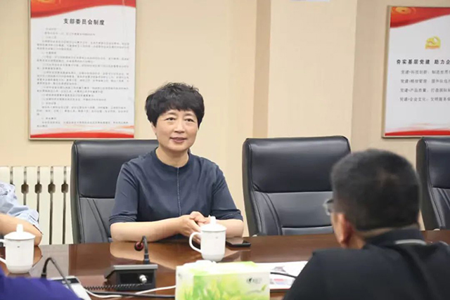 寶坻區(qū)總工會領(lǐng)導深入基層，為企業(yè)職工送關(guān)懷！