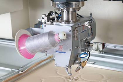 富怡全自動旋轉機頭沖繡縫一體機(輕型6沖刀+9色繡花+旋轉縫紉) 富怡全自動旋轉機頭沖繡縫一體機(輕型6沖刀+9色繡花+旋轉縫紉)